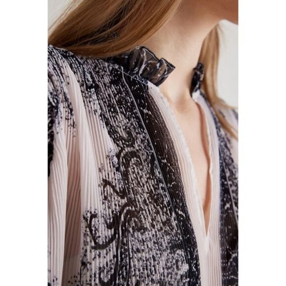 NWT Anthropologie Forever that Girl sheer pleated blouse size medium - Picture 3 of 12